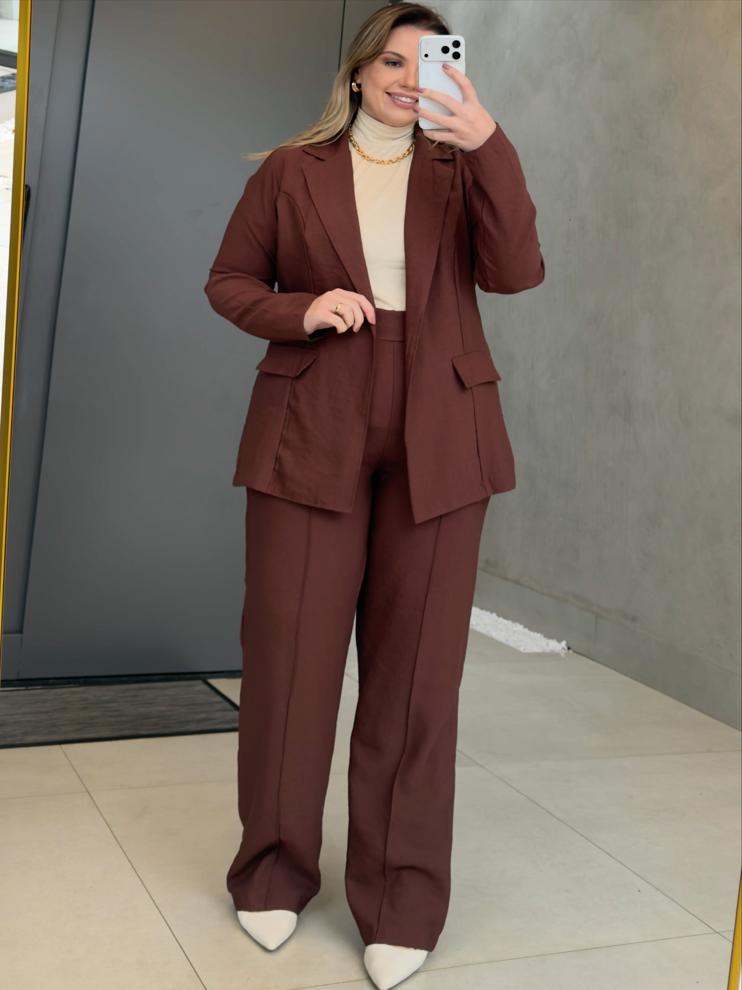🤎Elegância que veste confiança!
O conjunto de alfaiataria perfeito para quem ama se sentir poderosa, confortável e bem